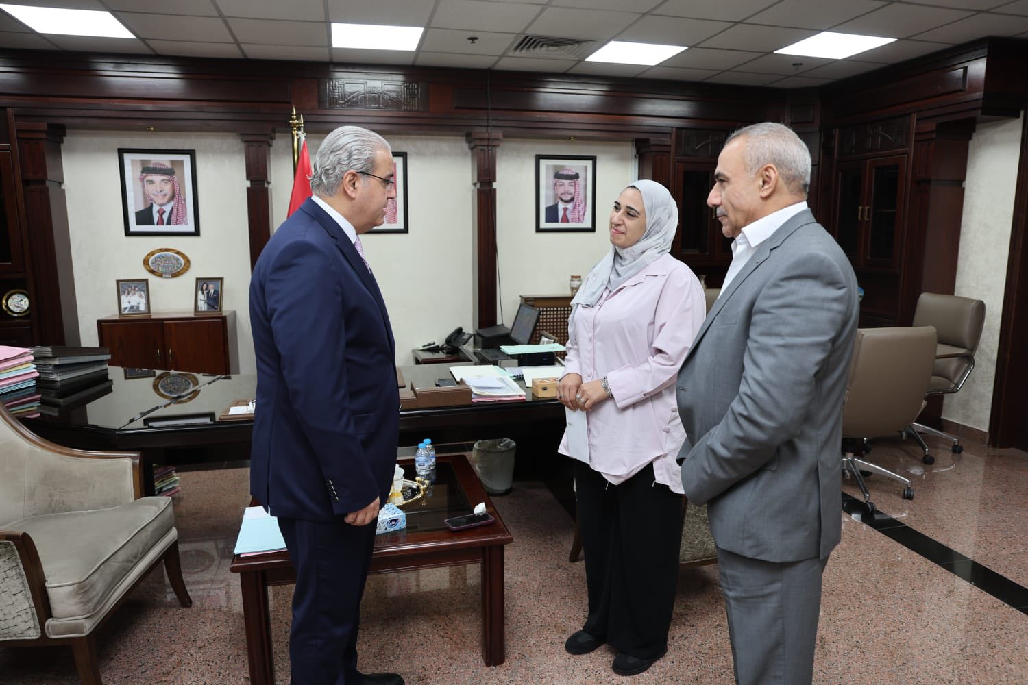 موظفةخدمات